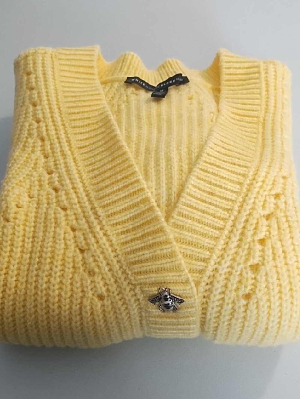 🐝Soft Yellow V‑Neck Honry Bee Button Cardigan Sweater Size Medium🐝 - Picture 10 of 10